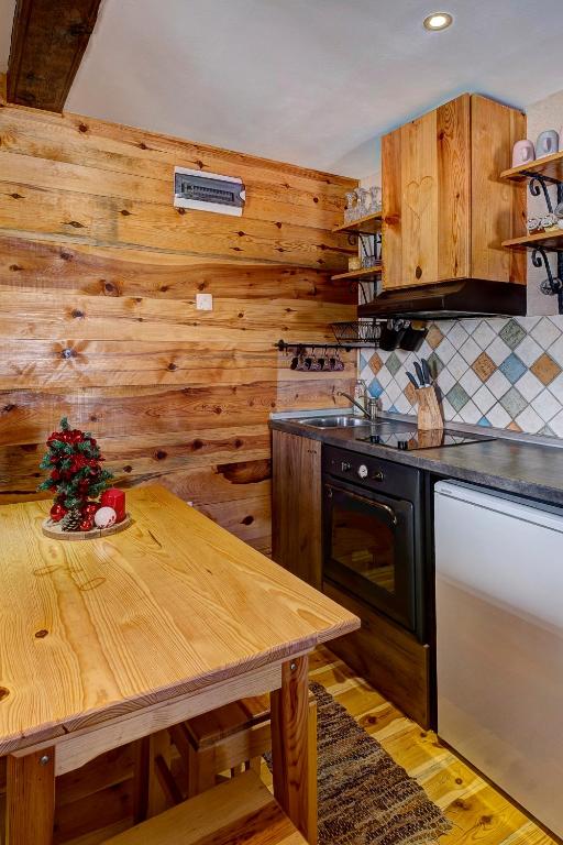 Katun, koliba, drvena kuća