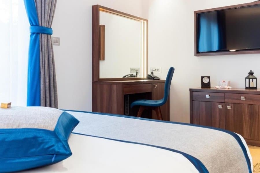 Hotel Buket - Standardna Dvokrevetna Soba sa Bračnim Krevetom